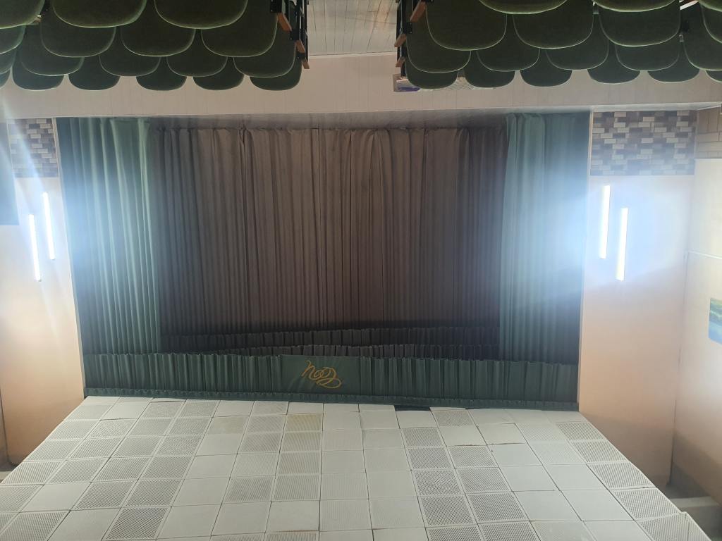 Актовый зал после ремонта - фото 2